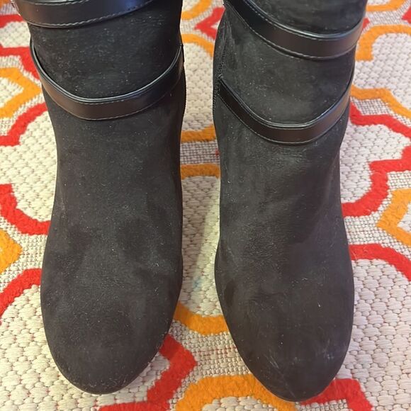 Elegant Black Knee-High Women's Boots - Picture 5 of 12